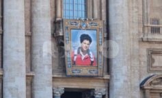 Da Mediaset un biopic su Carlo Acutis, Pier Silvio Berlusconi: "Colpito dalla mamma a Verissimo"