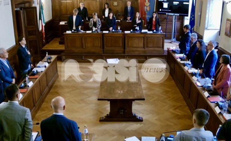 Il post estate ad Assisi parte con un consiglio scoppiettante: boom sul ‘caso’ Castelnuovo