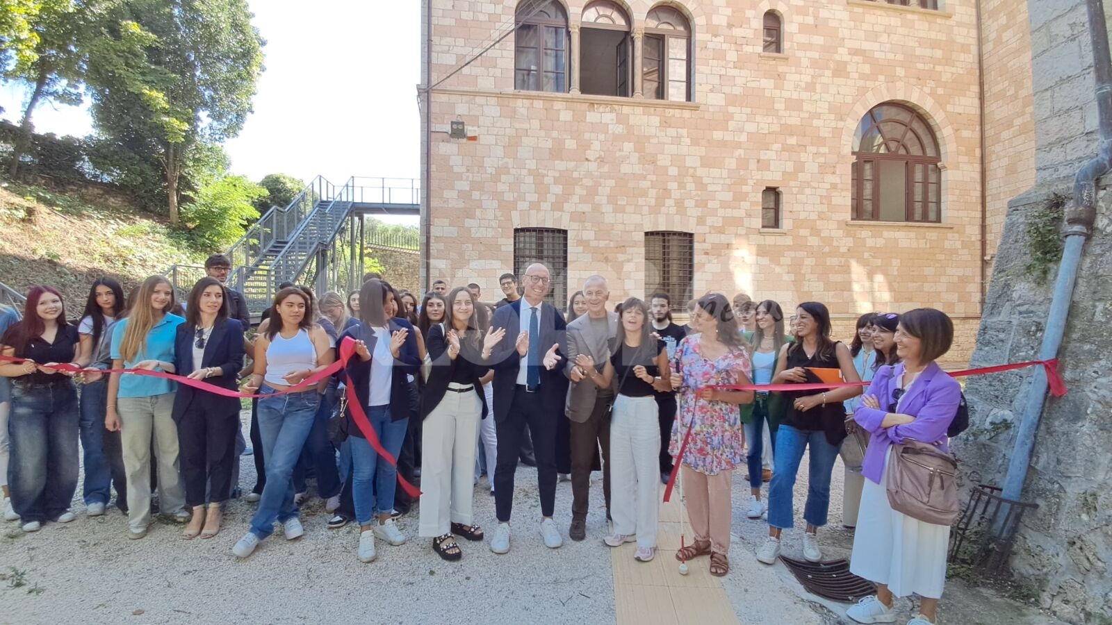 Il Liceo Properzio di Assisi sempre più accessibile: inaugurato il percorso Loges (foto e video)