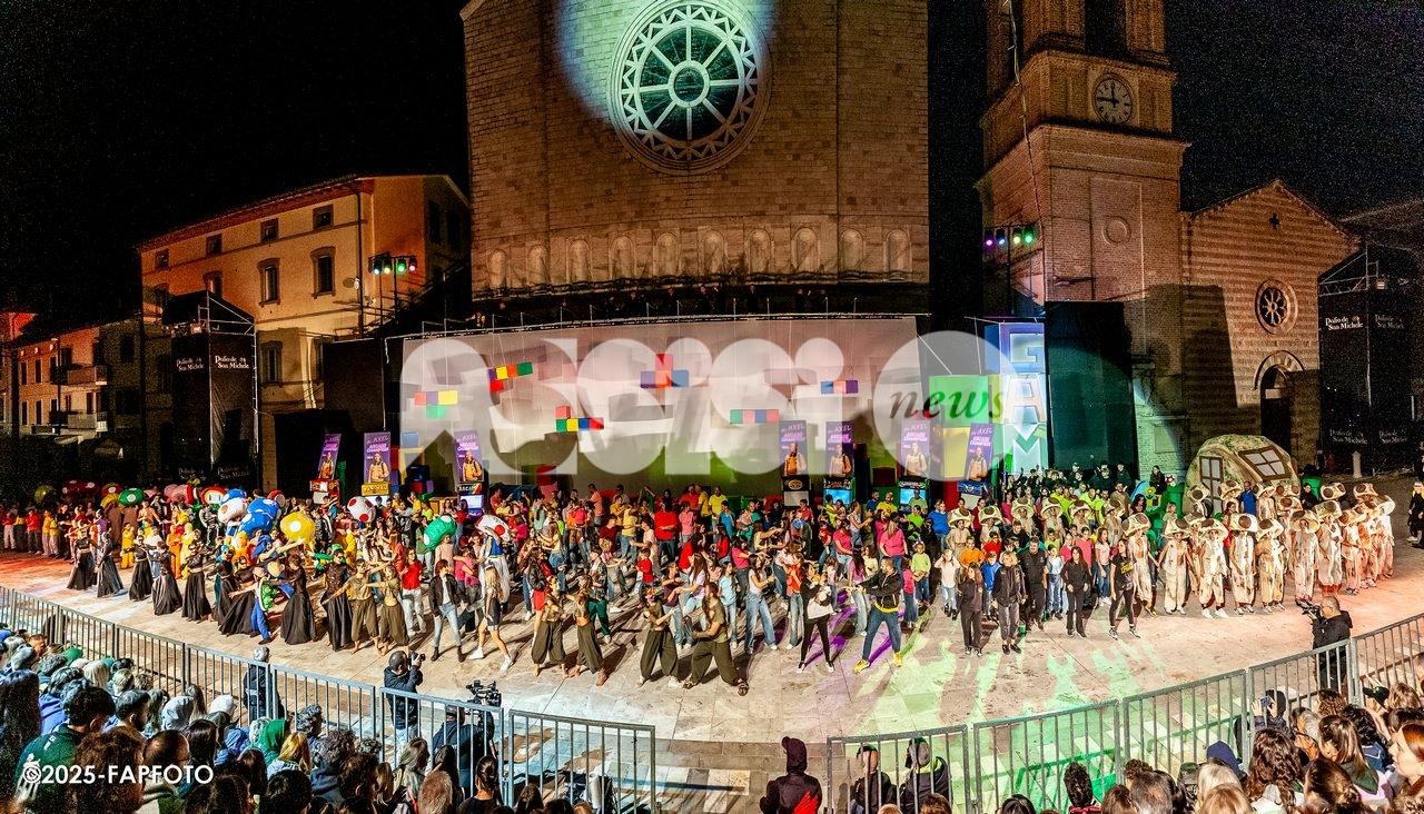 Sfilata del Rione Sant'Angelo al Palio de San Michele 2025: in scena Insert Coin (foto)