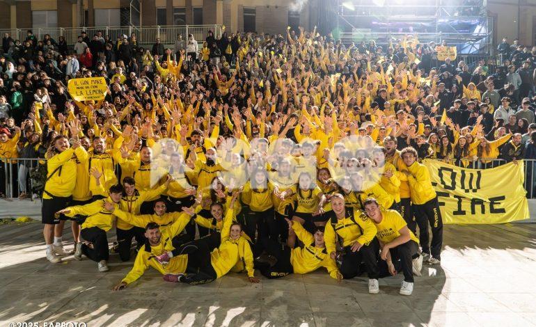 Apoteosi gialla: al Palio de San Michele il rione Sant’Angelo vince i Giochi in piazza 2025 (foto)