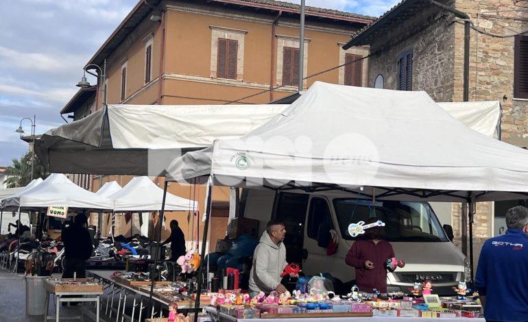 Fiera dei Morti a Santa Maria degli Angeli, si rinnova l’appuntamento con la tradizione (foto)
