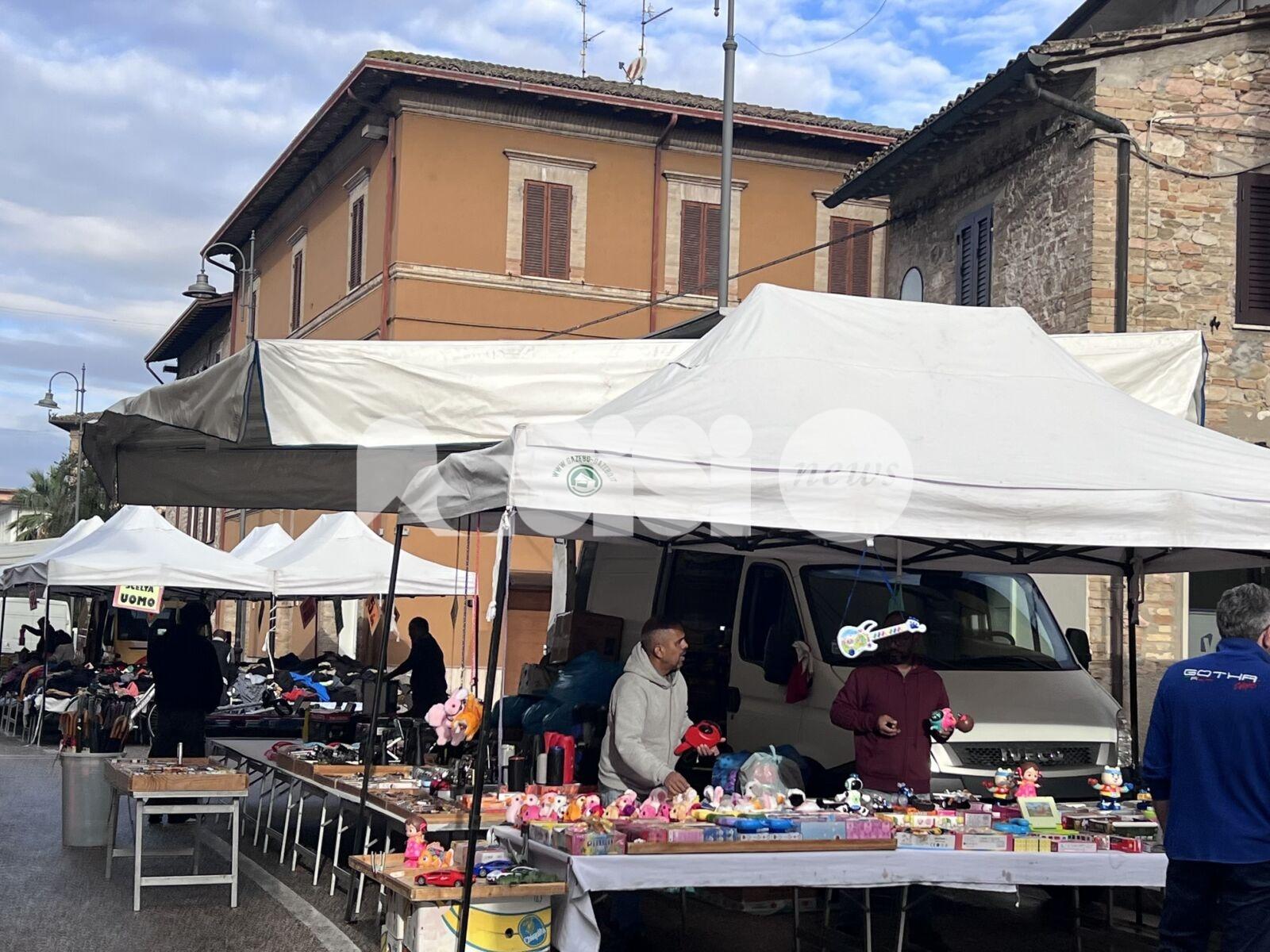 Fiera dei Morti a Santa Maria degli Angeli, si rinnova l’appuntamento con la tradizione (foto)