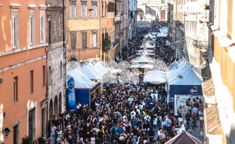 Presentato il programma di Eurochocolate 2025: a Perugia è Festa tra le nuvole