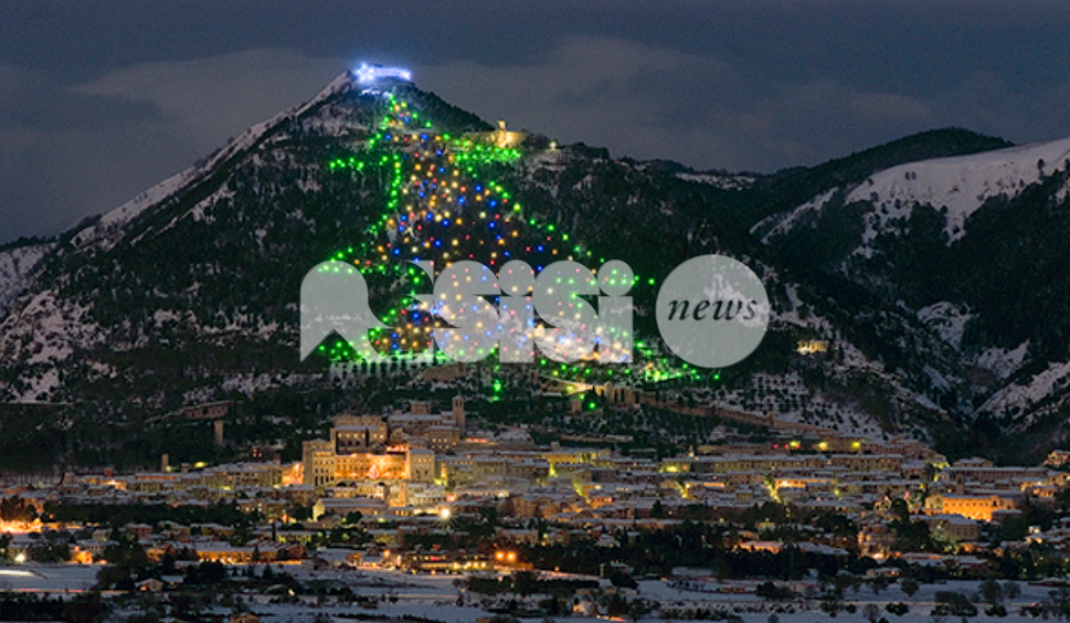 Natale a Gubbio 2025, il programma degli eventi: mercatini, ruota panoramica, trenino e altro. Accensione dell'albero il 7 dicembre con la Vespucci
