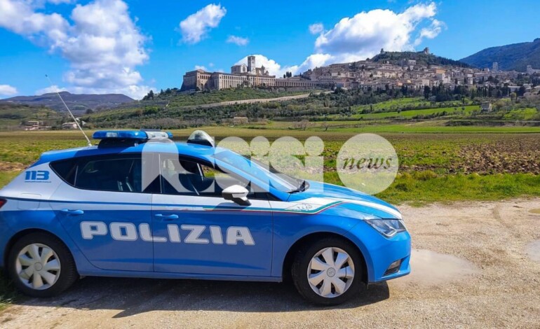 Molesta i sanitari e aggredisce verbalmente gli agenti: 25enne denunciata