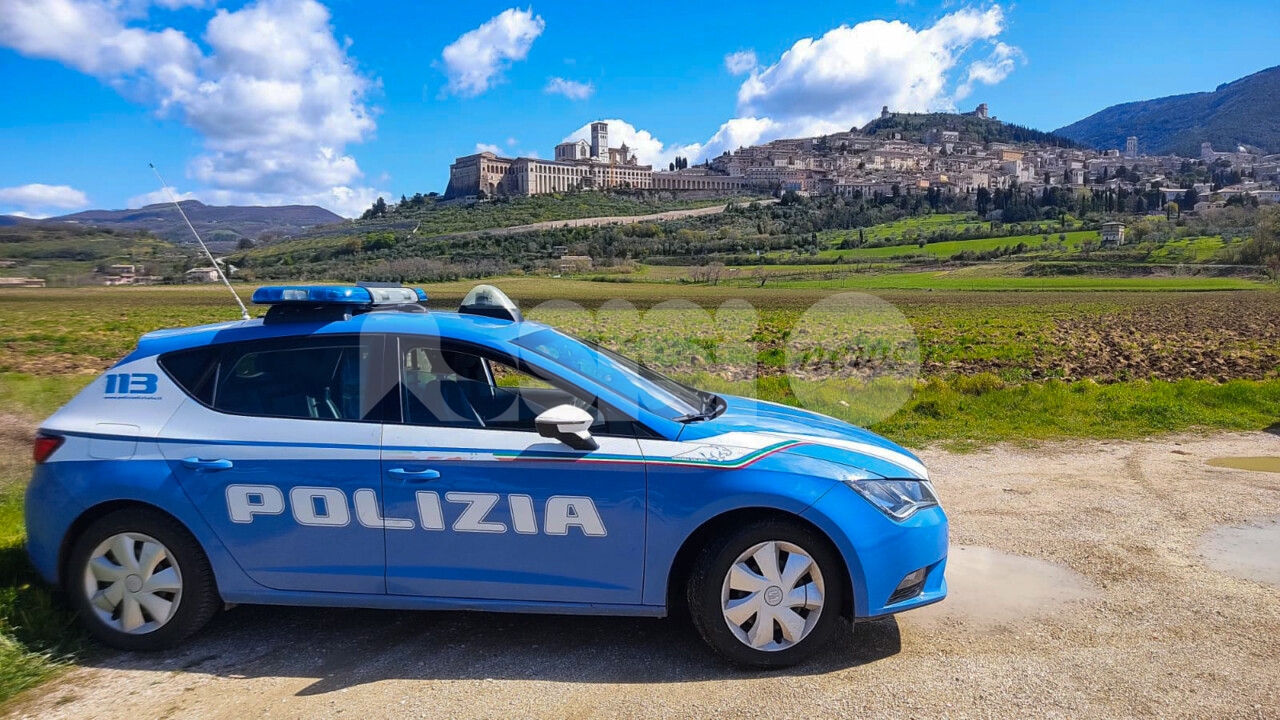 Molesta i sanitari e aggredisce verbalmente gli agenti: 25enne denunciata