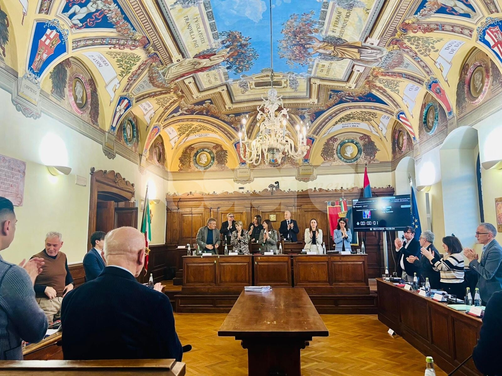 Consiglio comunale 'infuocato' in attesa del Papa: la minoranza attacca, la maggioranza "prende tempo"