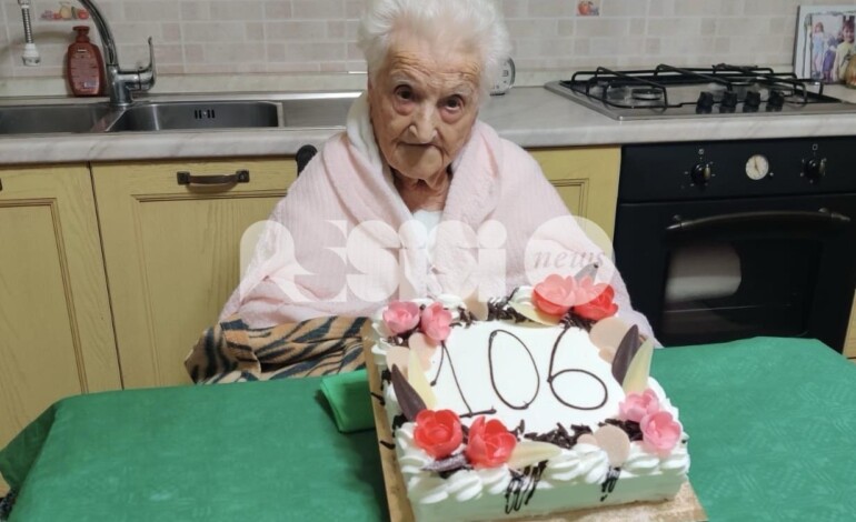 Elisa Profumi compie 106 anni, è grande festa a Castelnuovo di Assisi (foto)