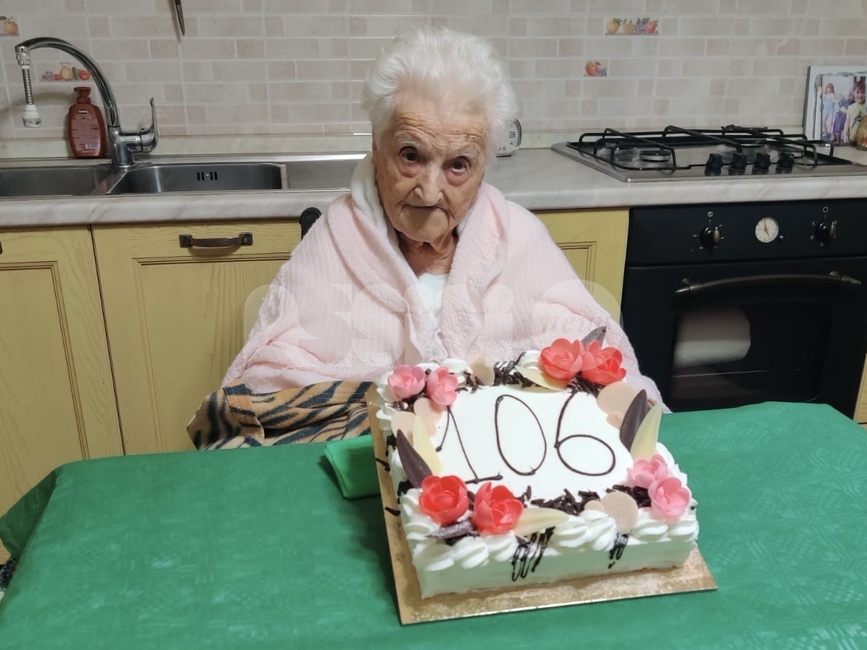 Elisa Profumi compie 106 anni, è grande festa a Castelnuovo di Assisi (foto)