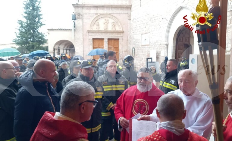 Ad Assisi il Giubileo dei Vigili del Fuoco: messa a San Francesco (foto)