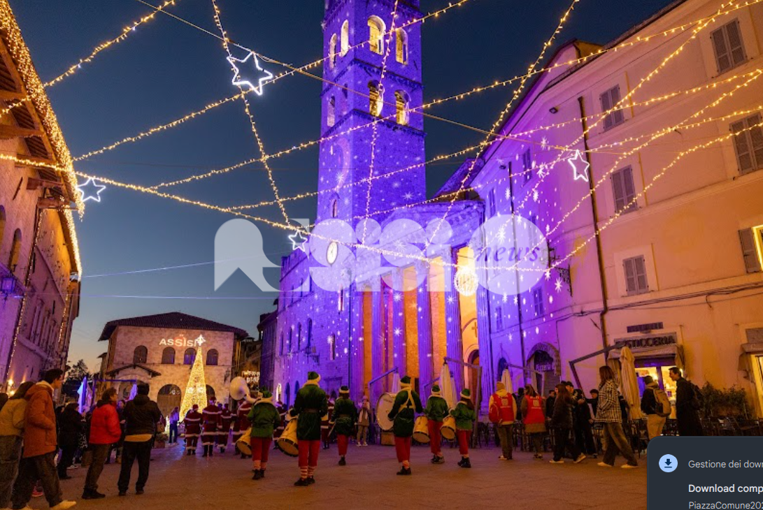 Assisi al centro ancora all'attacco del Natale: "Spesa folle i 200.000 euro per le luminarie"
