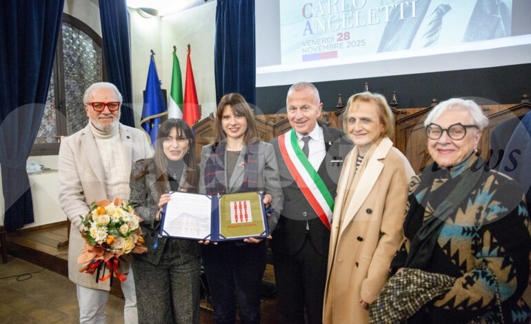 Carlo Angeletti è benemerito della Città di Assisi: cerimonia ieri in Comune (foto)