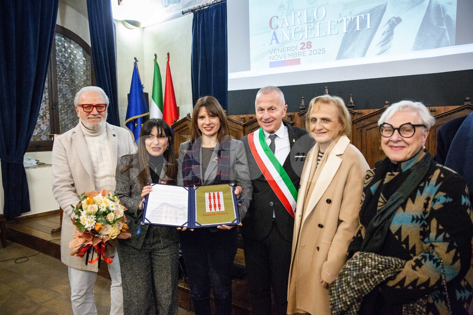 Carlo Angeletti è benemerito della Città di Assisi: cerimonia ieri in Comune (foto)