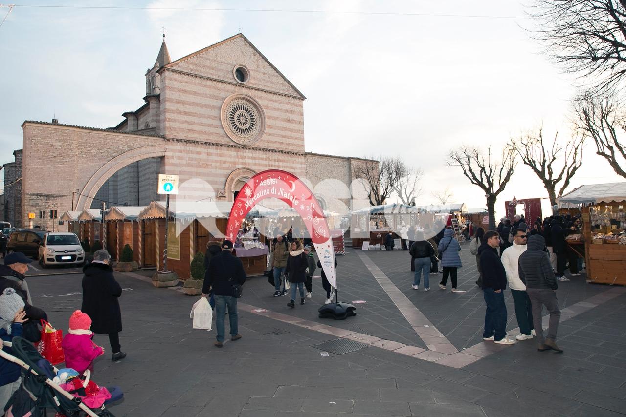 Mercatini di Natale ad Assisi 2025: triplo appuntamento tra centro, Santa Maria e Palazzo