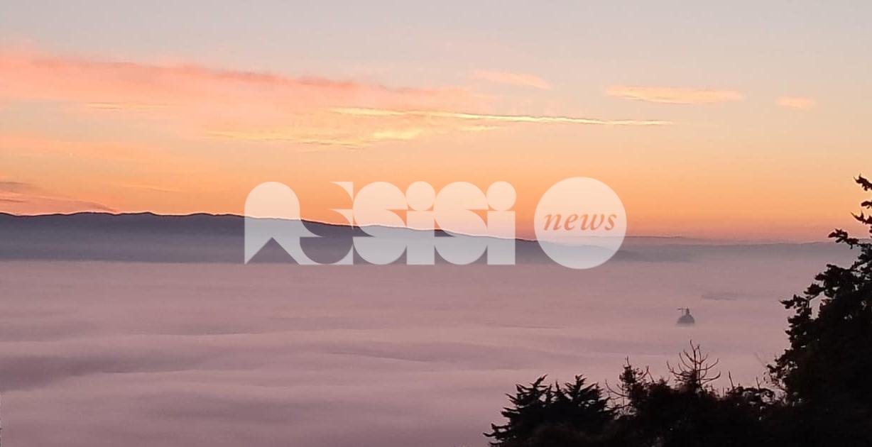 Meteo Assisi 12-14 dicembre 2025, nebbia e freddo in pianura, primavera in colline e montagna