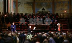 Aldo Cazzullo e Angelo Branduardi in Basilica con "Francesco": voce e musica tra gli affreschi di Giotto (foto)