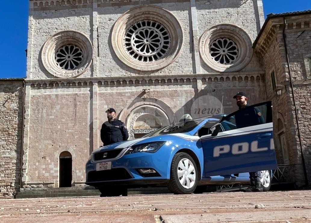 Insulta barista e cliente e poi minaccia anche i poliziotti: arrestato 39enne