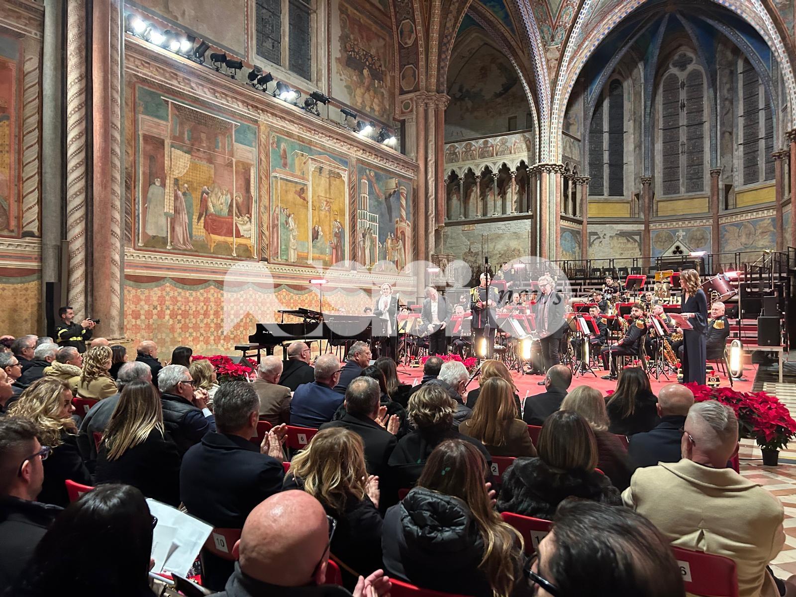 Grande successo per il gran concerto di Natale dei vigili del fuoco (foto e video)