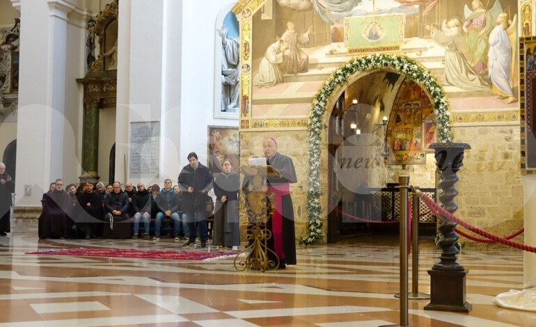 Ufficiale il cambio vescovo: Sorrentino amministratore apostolico sino all’arrivo di Accrocca (video)