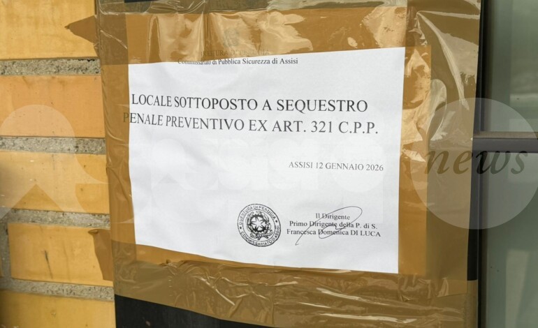 Sala da gioco illegale alla bocciofila, denunciati in 50 per ‘colpa’ del poker texano (foto)
