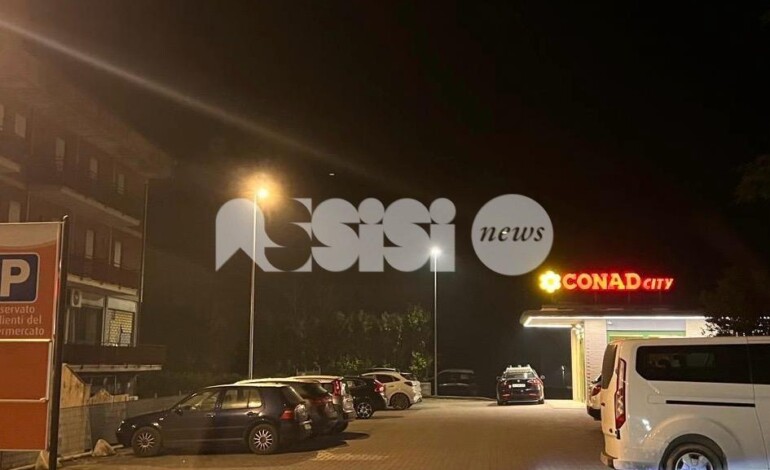 Colpo al supermercato di Rivotorto, ad agire due persone col volto coperto da un passamontagna