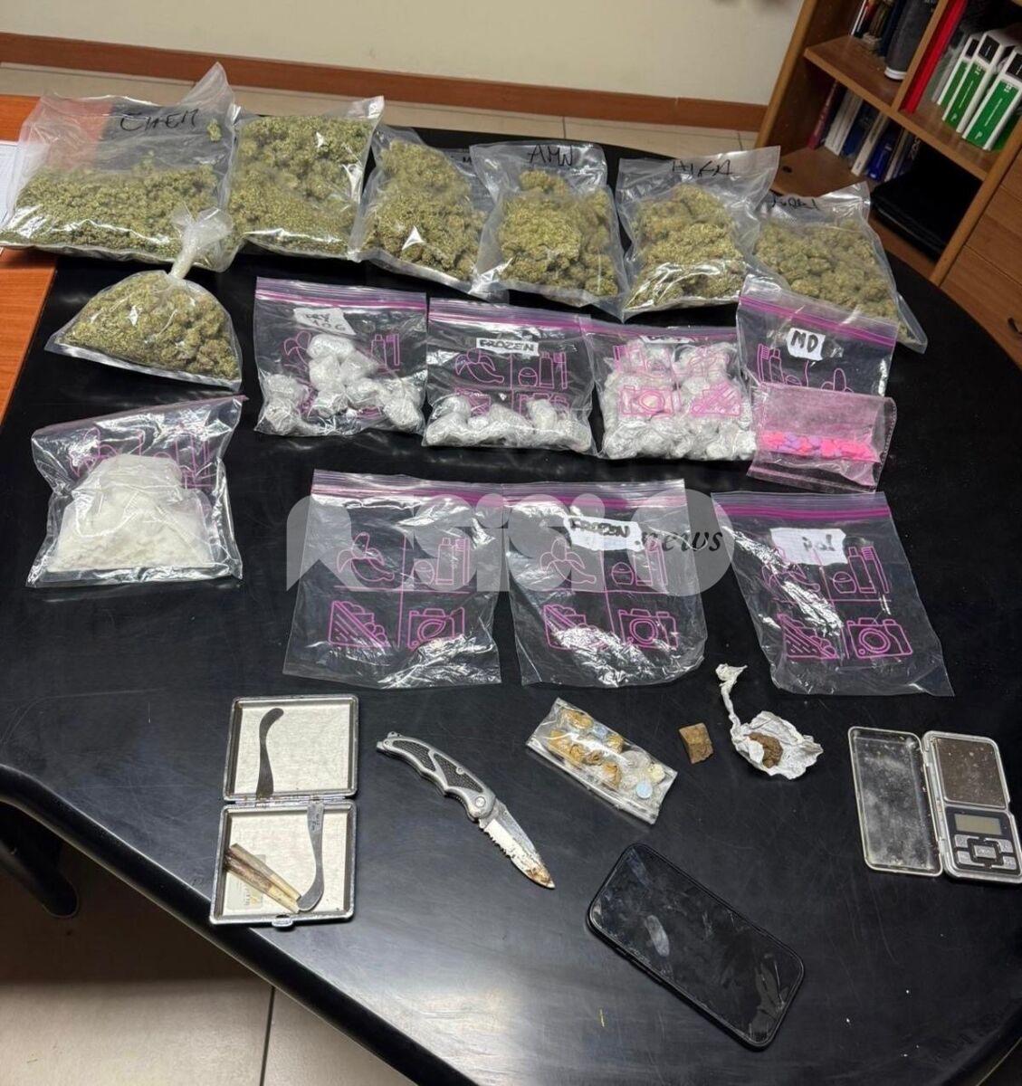 Arrestato minorenne, aveva in casa oltre 1 kg di droga: a denunciarlo la mamma