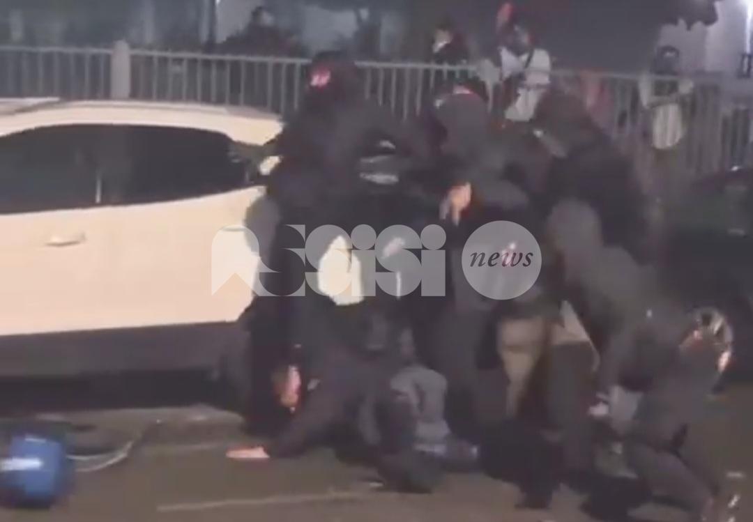 Violenze a Torino e aggressione a un poliziotto, la condanna del centrodestra assisano