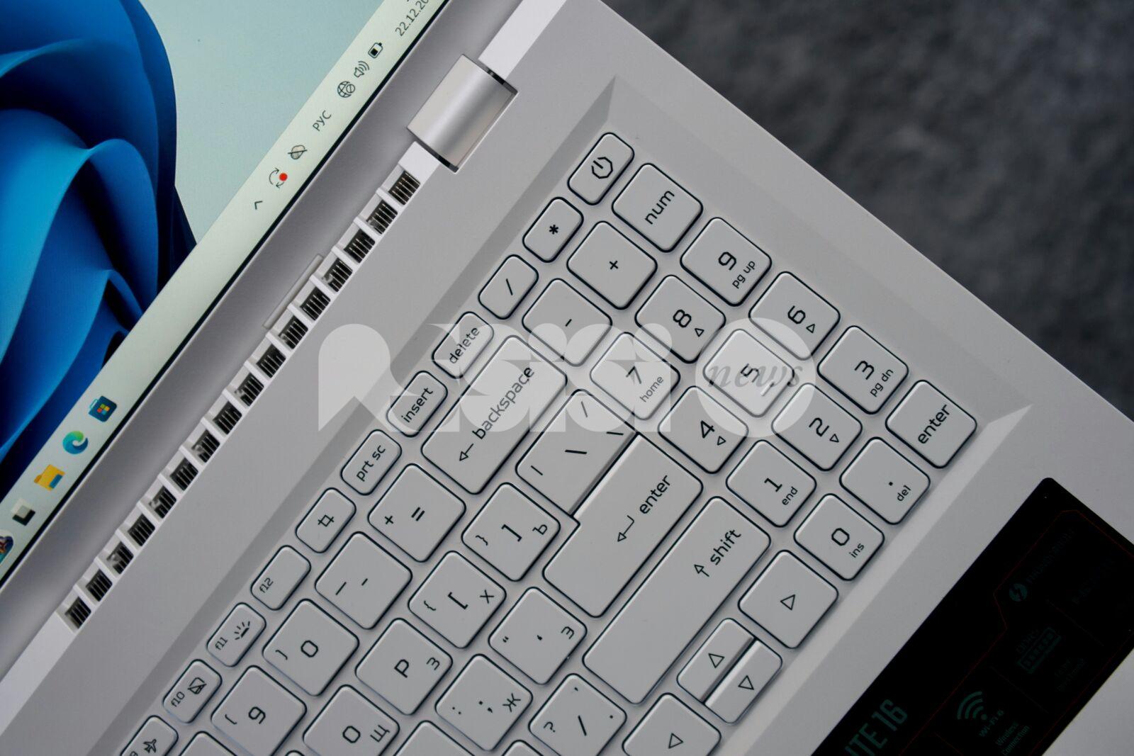 Forza l'auto di un turista e ruba un pc: rintracciato e denunciato sessantenne