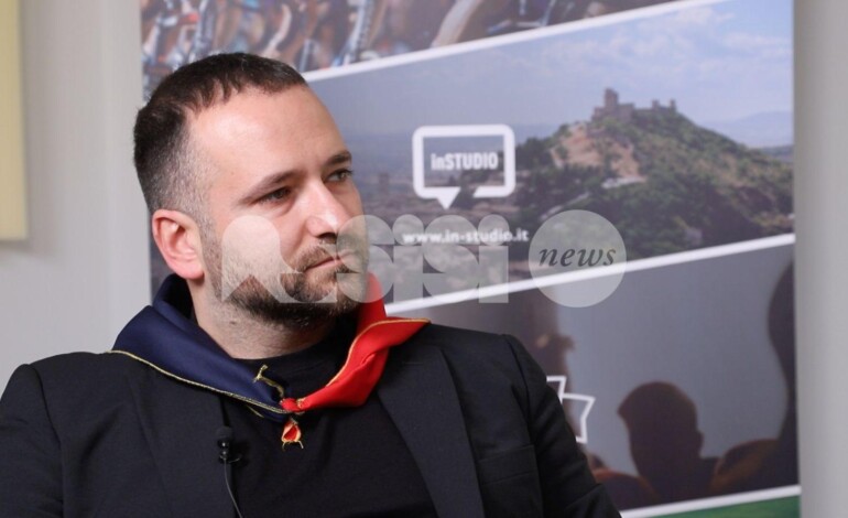 Simone Menichelli a inStudio: il futuro del Calendimaggio nell’intervista al presidente dell’Ente (video)