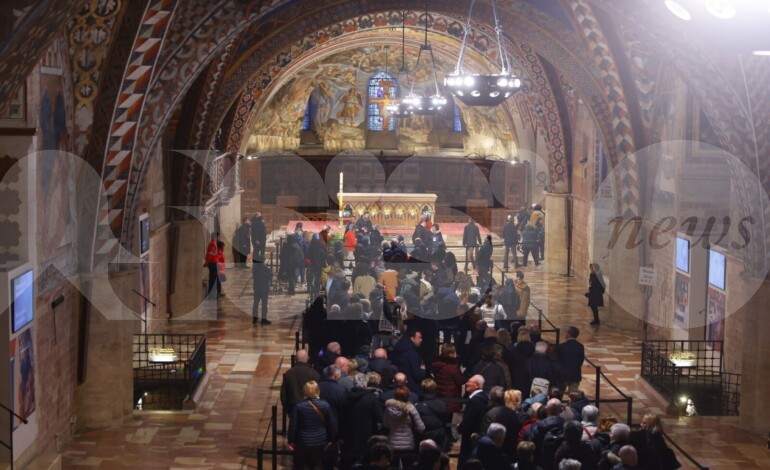 Venerazione delle spoglie mortali di San Francesco, per la prima settimana sold out con circa 100.000 pellegrini