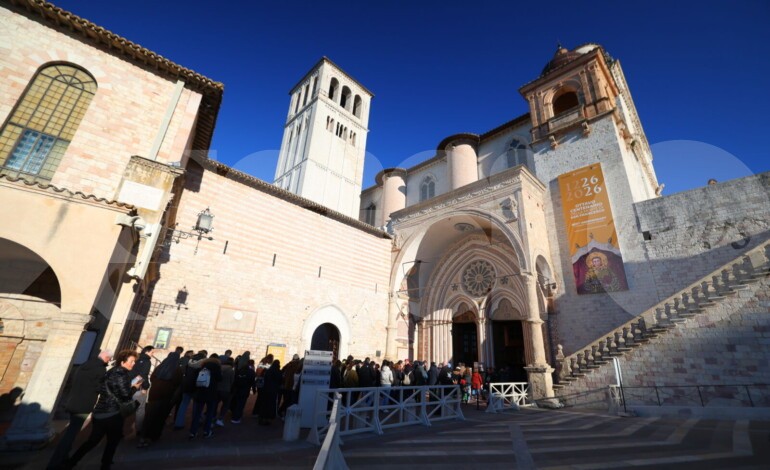 Boom di turisti in Umbria anche grazie all’ostensione: oltre 2,2 milioni di presenze in regione nel primo trimestre 2026