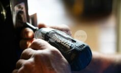 Tenta di rubare due trapani da un’attività commerciale: 20enne denunciato dalla Polizia