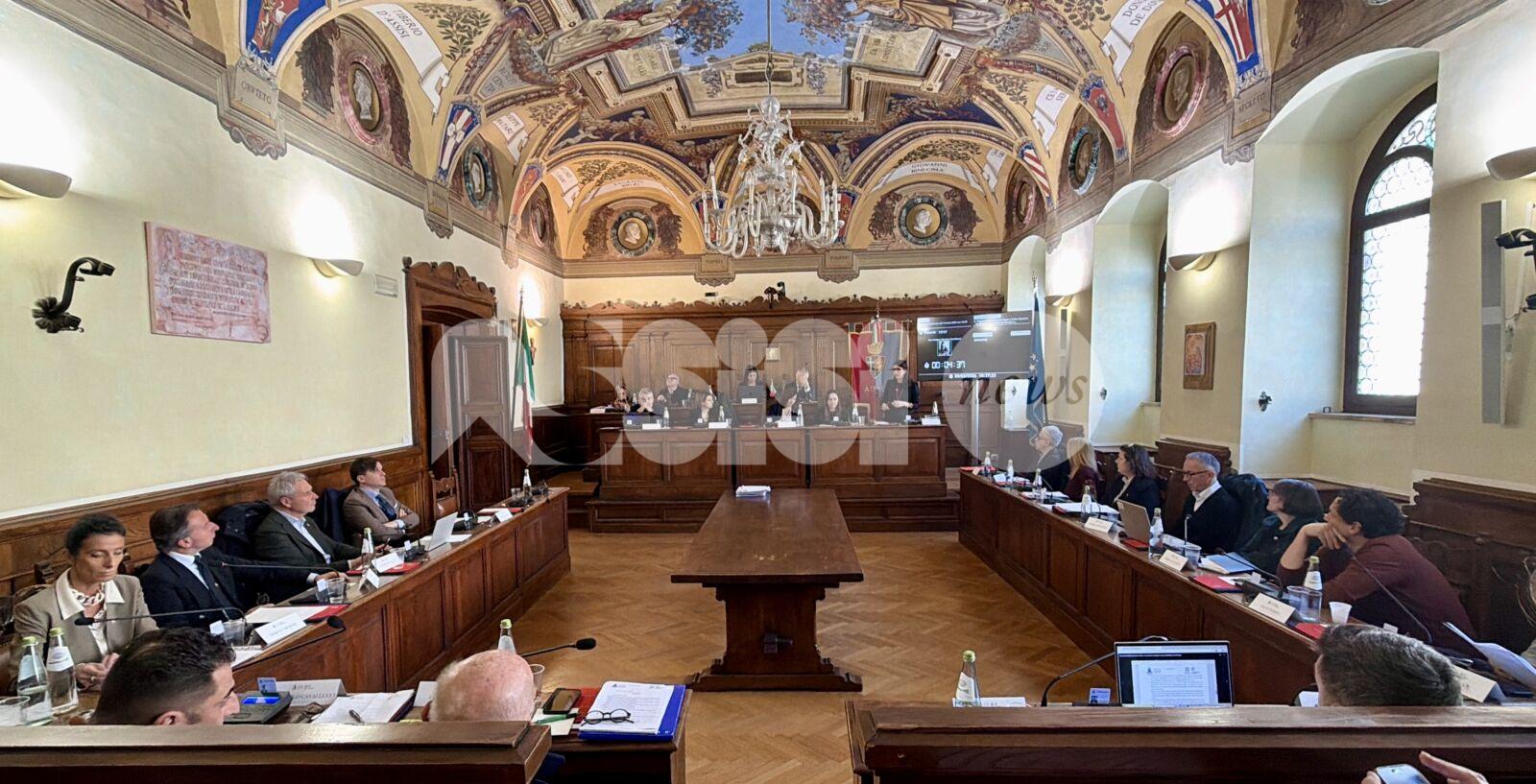 Assisi nella Zes e sostegno dei professionisti tecnici: rara unità ieri al consiglio comunale