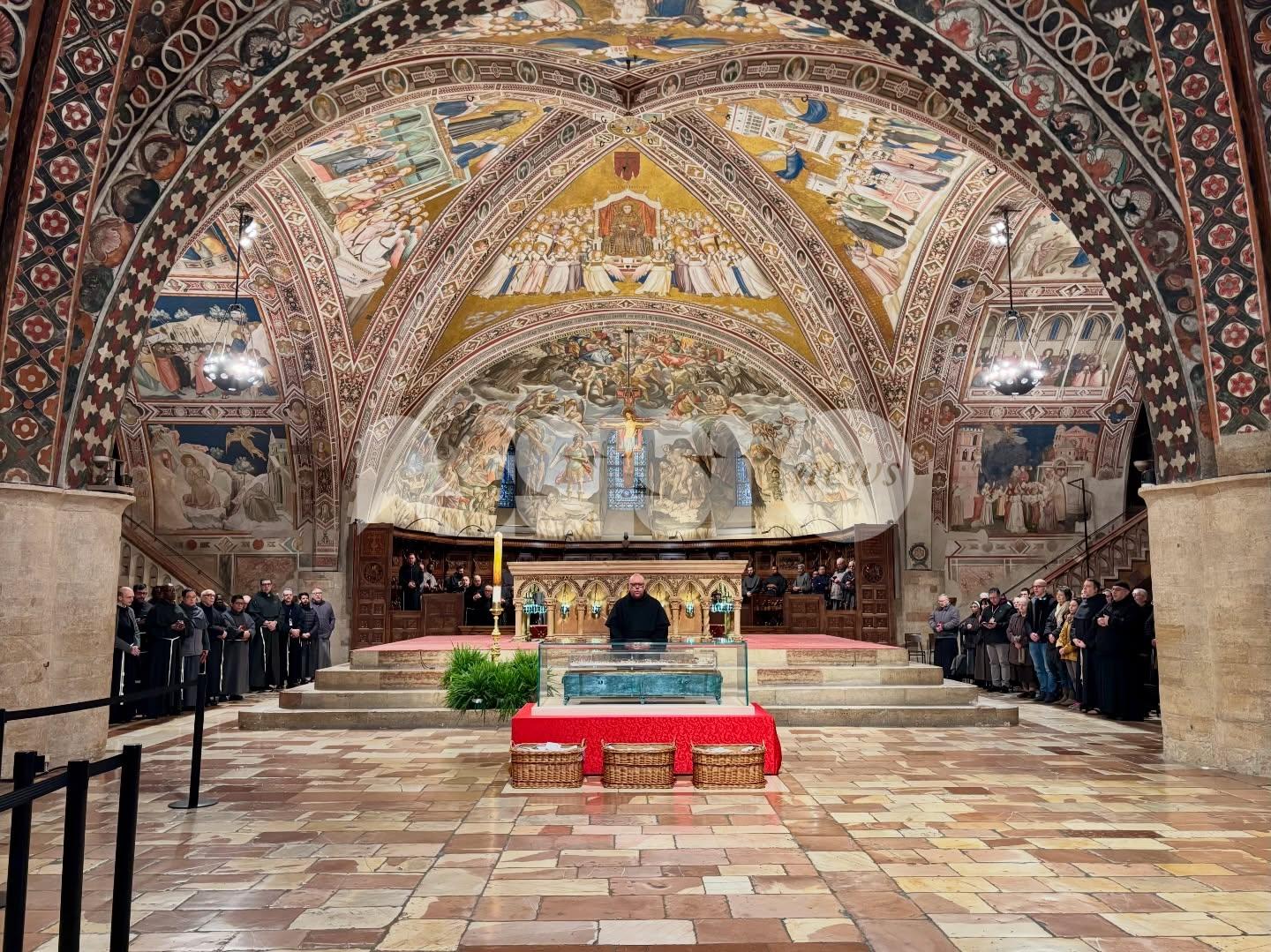 Ostensione, ultimo weekend prima della fine: stamattina deposte le preghiere dei fedeli vicino a San Francesco