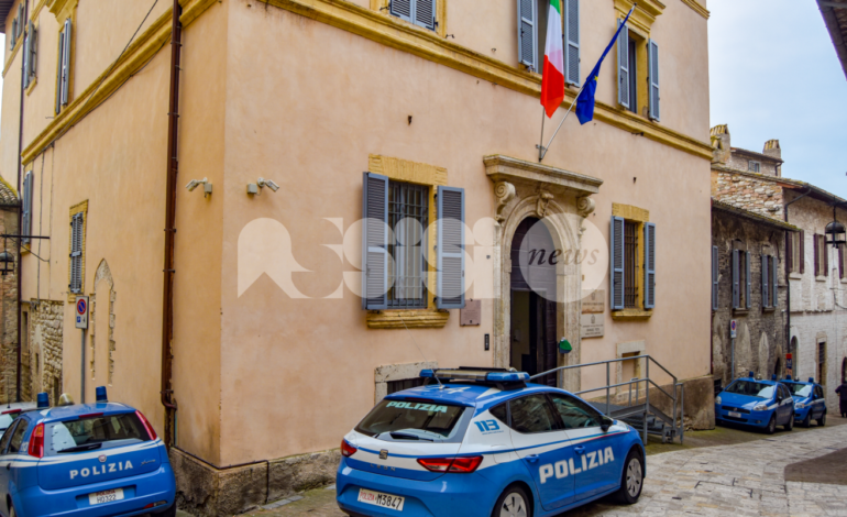 Aggressione a una donna mentre è in pizzeria col figlio: denunciati in due