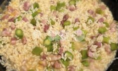 Risotto asparagi e pancetta, primo piatto di stagione: ricetta e preparazione