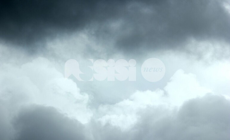 Meteo Assisi 27-29 marzo 2026: freddo, nuvole e pioggia – e poi sole