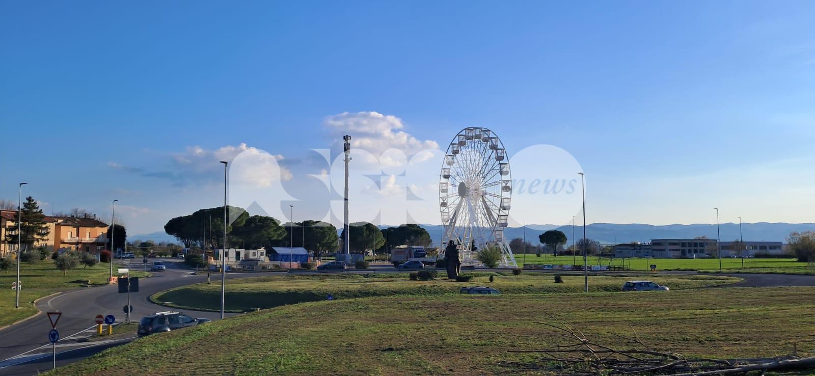 Bisognerà aspettare ancora un po' per la ruota panoramica: inaugurazione rimandata dalla burocrazia