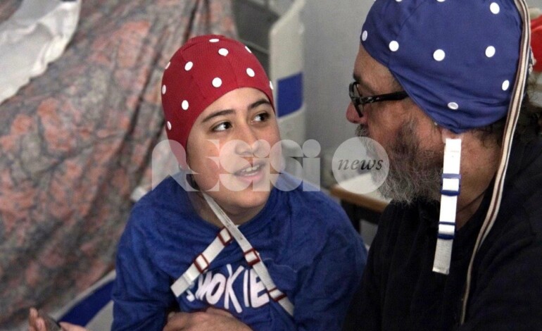 Autismo, al Serafico l’EEG si trasforma in un gioco: una “piscina immaginaria” aiuta i bambini a superare paura e rifiuto