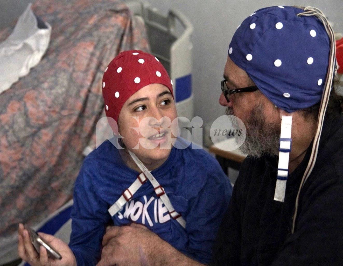 Autismo, al Serafico l’EEG si trasforma in un gioco: una “piscina immaginaria” aiuta i bambini a superare paura e rifiuto