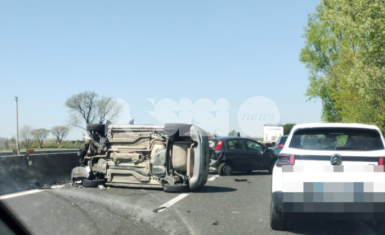 Incidente sulla SS 75 a Rivotorto, code e intervento dei vigili del fuoco