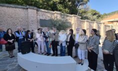 Nuova vita per l'ex distributore Eni: nasce un parcheggio da venti posti con area verde