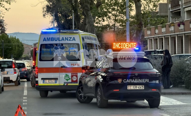 Santa Maria degli Angeli, tamponamento in via Patrono d’Italia: feriti lievi, traffico in tilt
