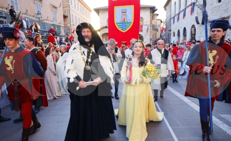 Magnifica Madonna Primavera: Monna Sofia è la Regina della Festa (foto)