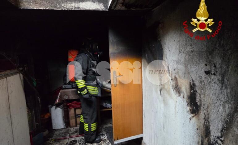 Incendio in una villetta in via Negri, alloggio al piano terra inagibile (foto)