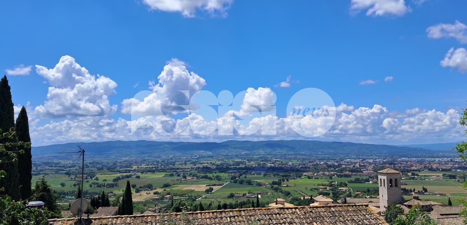 Meteo Assisi 22-24 maggio 2026: sole e vento, clima ottimo per gite fuori porta e lavatrici