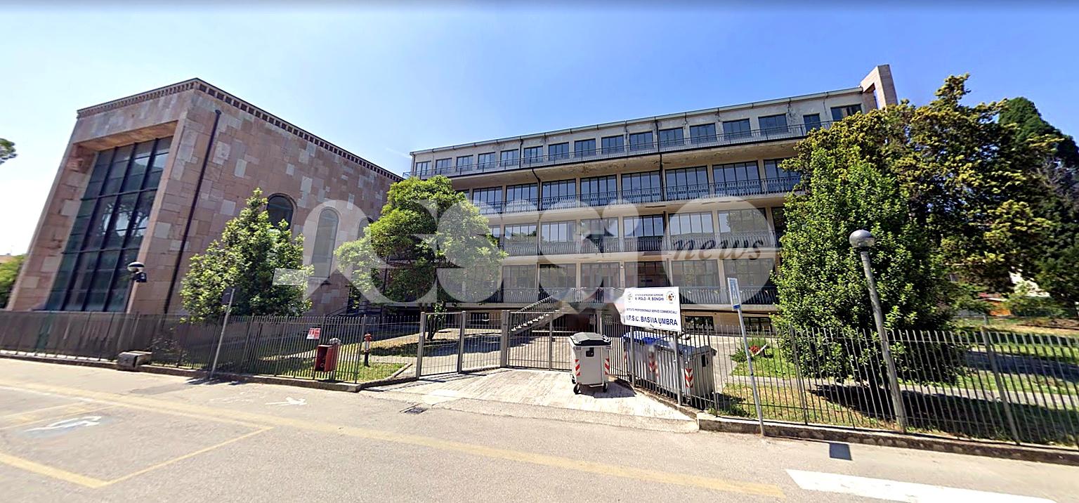 Lavori alle Fiumi, una parte del liceo Properzio trasloca da Assisi a Bastia Umbra: esplode la polemica