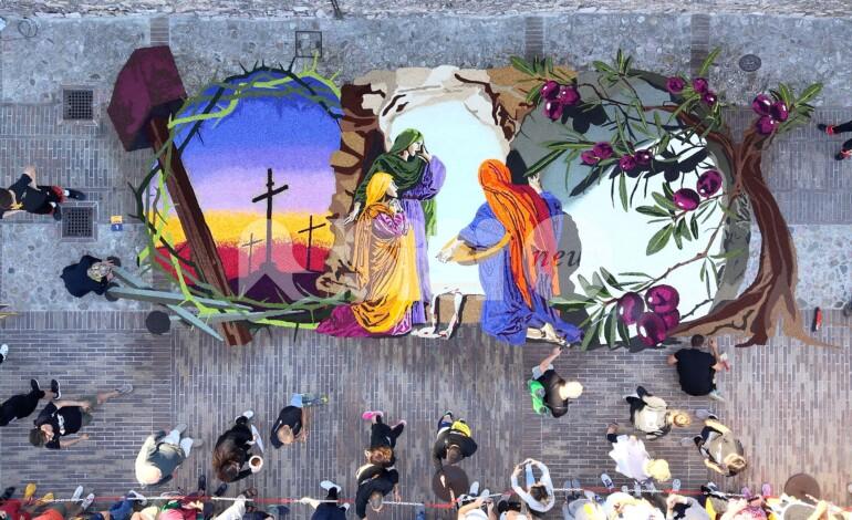 Il gruppo “Arco Romano” trionfa alle Infiorate di Spello 2026