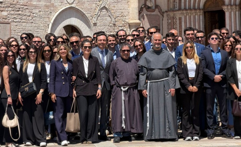 I nuovi commissari della Polizia di Stato in pellegrinaggio ad Assisi (foto)